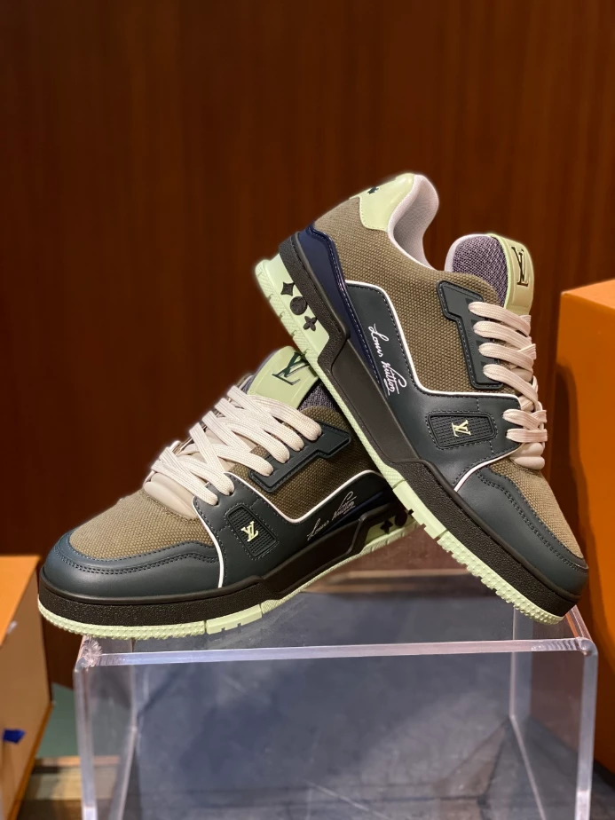 LV Trainer Sneaker - RLS205