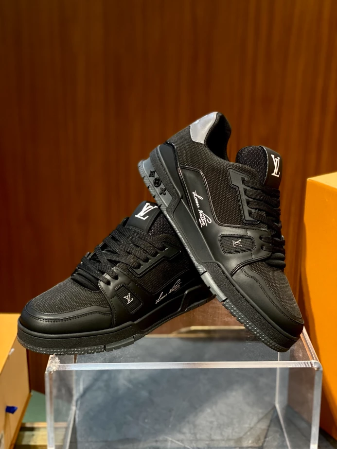LV Trainer Sneaker - RLS206
