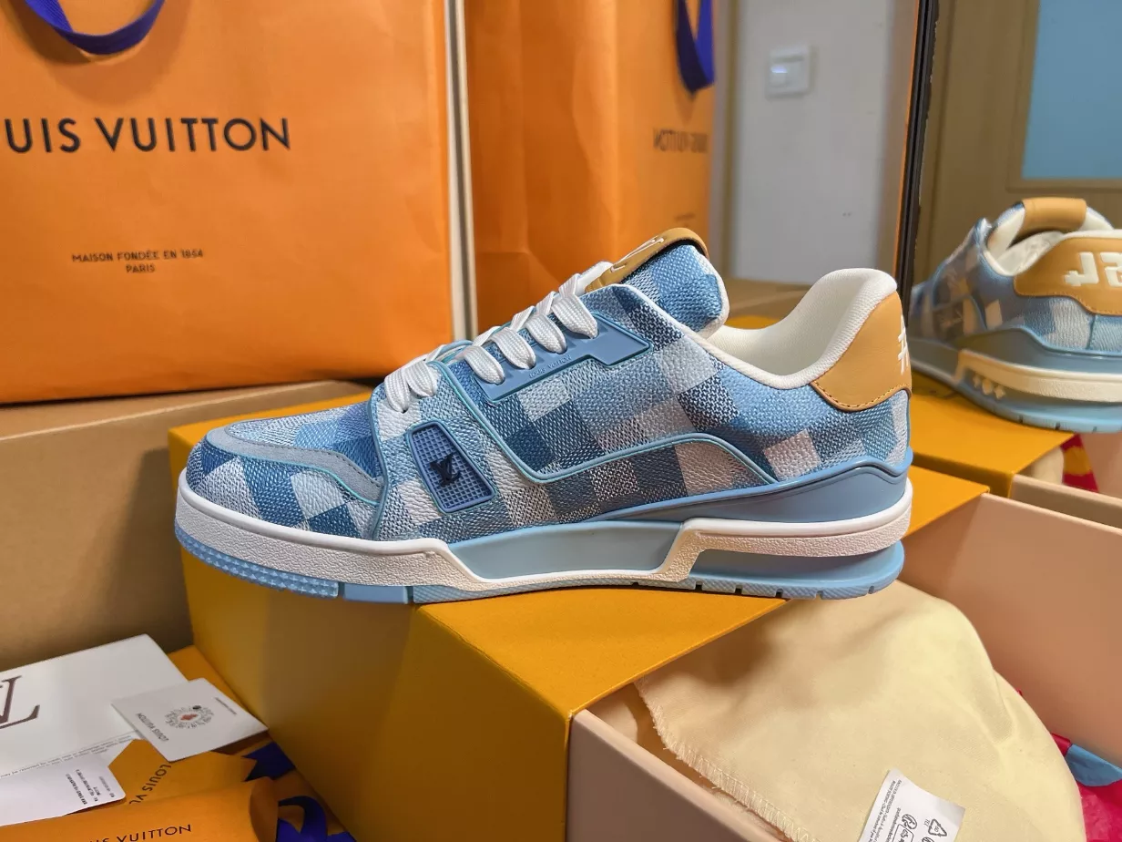 LV Trainer Sneaker - RLS207