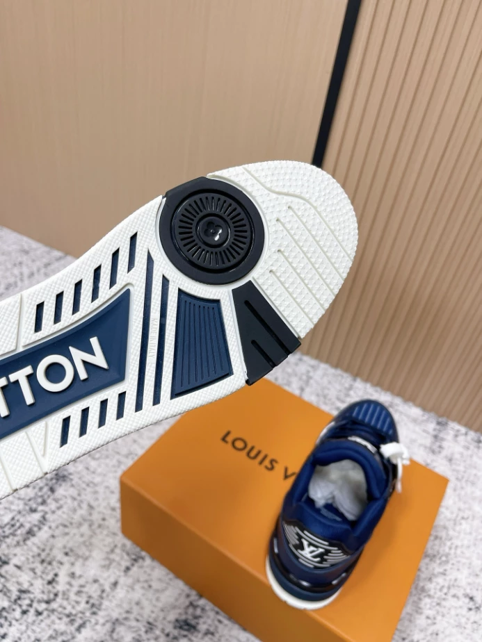 LV Trainer Sneaker - RLS211