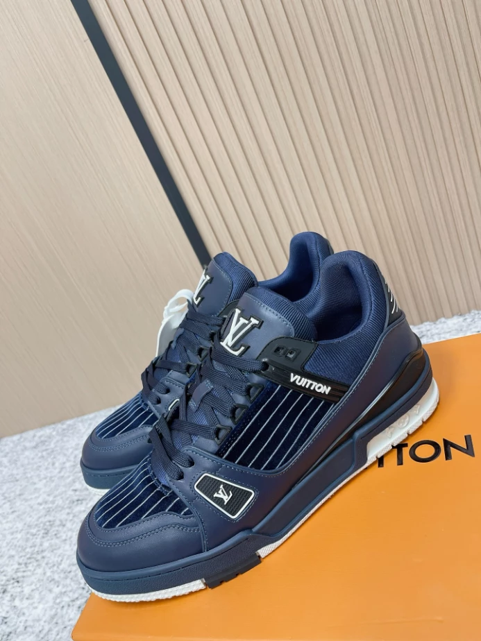 LV Trainer Sneaker - RLS211