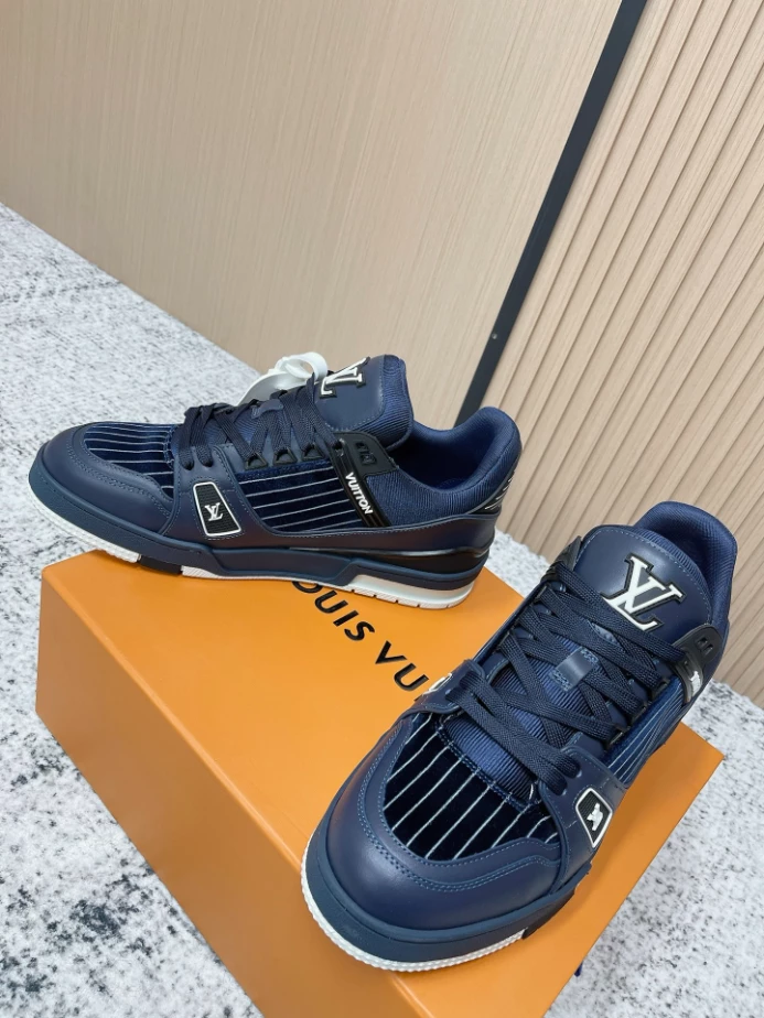 LV Trainer Sneaker - RLS211