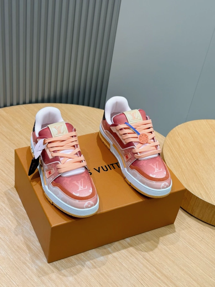 LV Trainer Sneaker - RLS218
