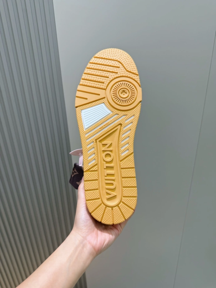 LV Trainer Sneaker - RLS218