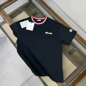 Moncler Logo Cotton T-shirt in Black - MRT08