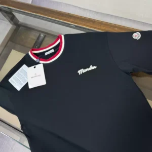 Moncler Logo Cotton T-shirt in Black - MRT08