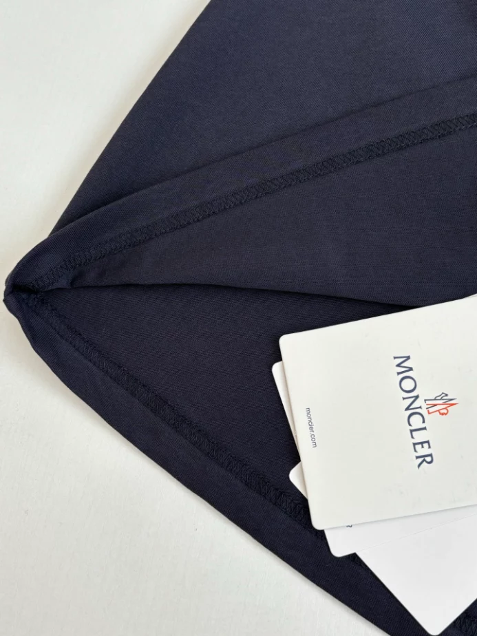 Moncler Logo Cotton T-shirt in Blue - MRT04