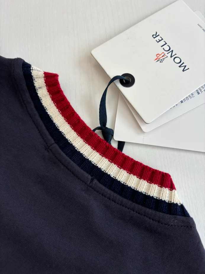 Moncler Logo Cotton T-shirt in Blue - MRT04