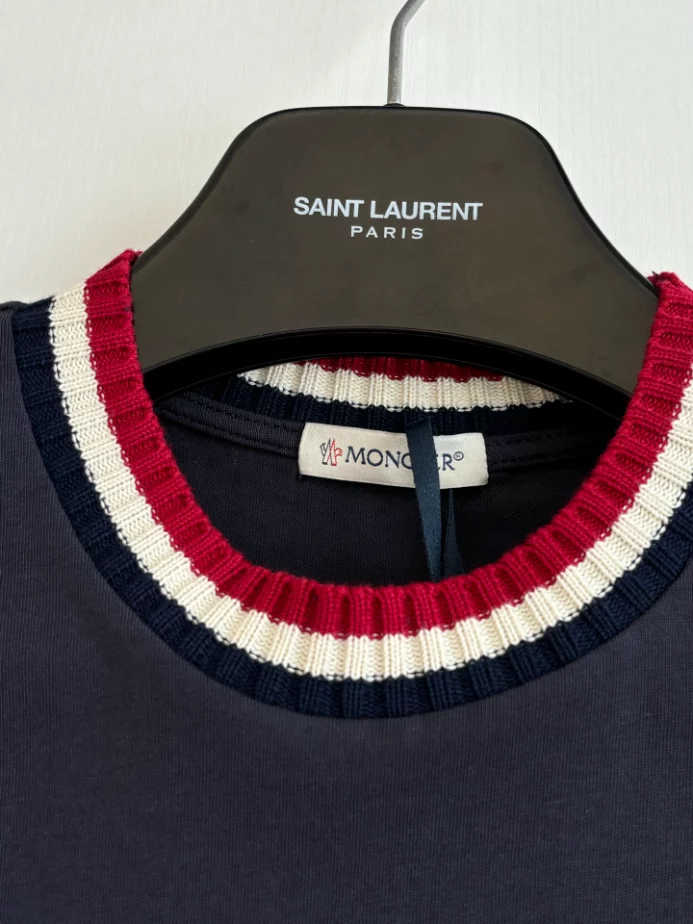 Moncler Logo Cotton T-shirt in Blue - MRT04