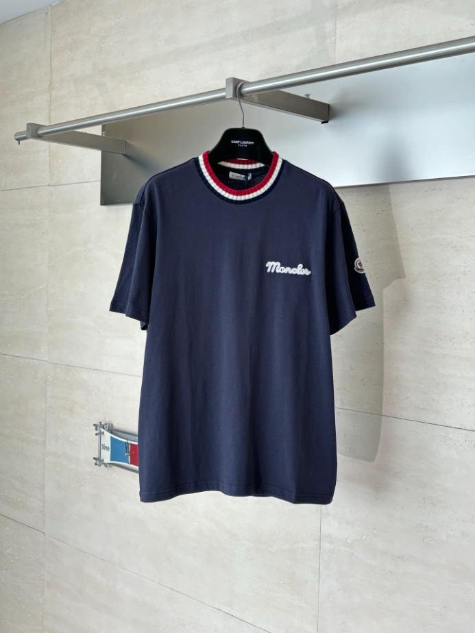 Moncler Logo Cotton T-shirt in Blue - MRT04