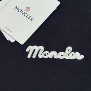 Moncler Logo Cotton T-shirt in Blue - MRT04