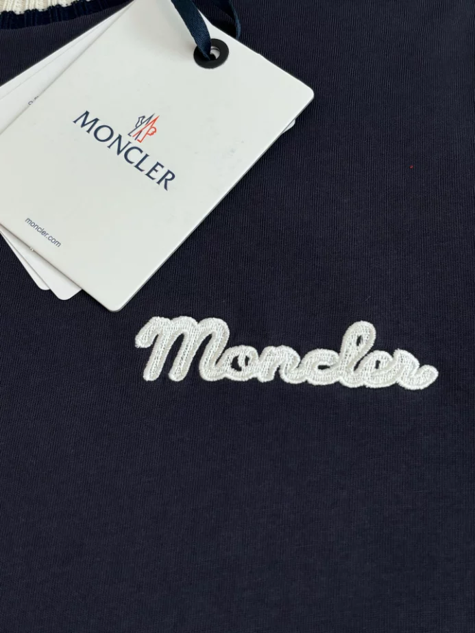 Moncler Logo Cotton T-shirt in Blue - MRT04
