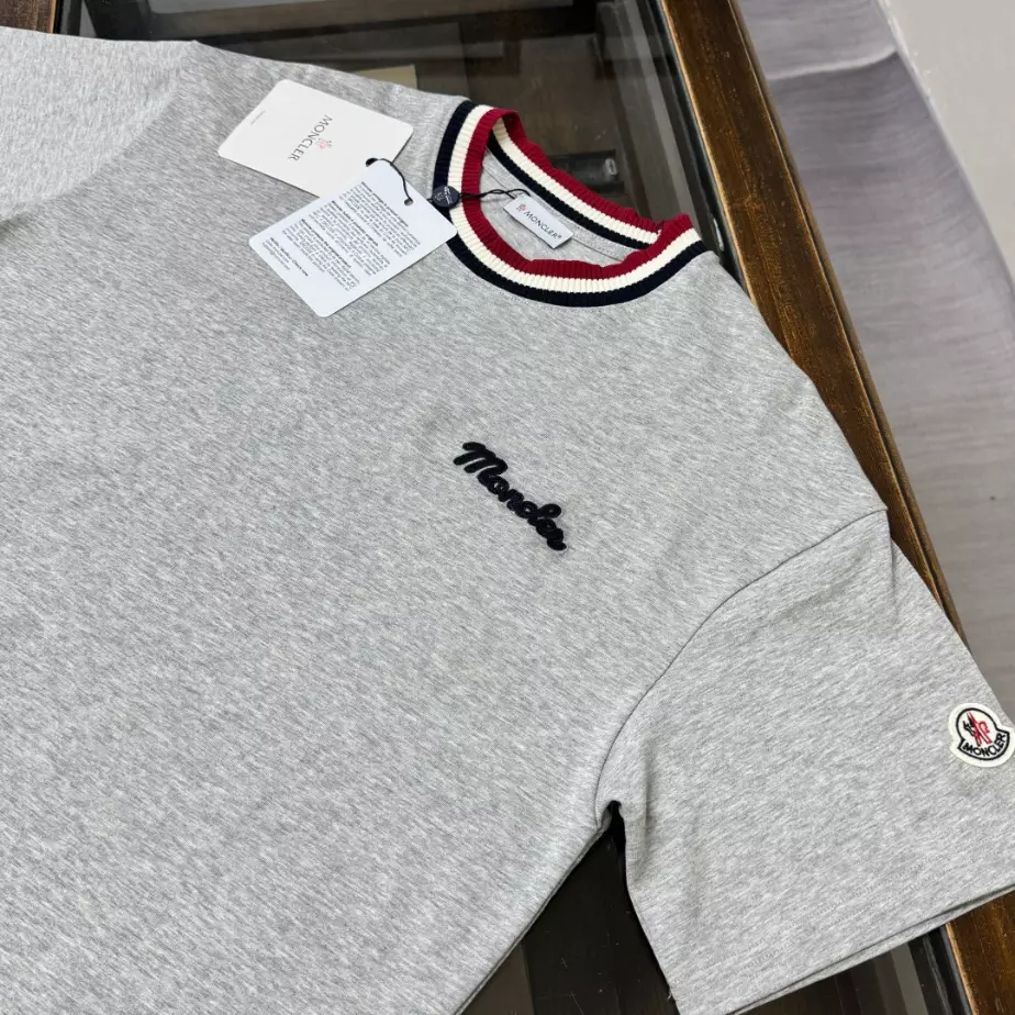 Moncler Logo Cotton T-shirt in Gray