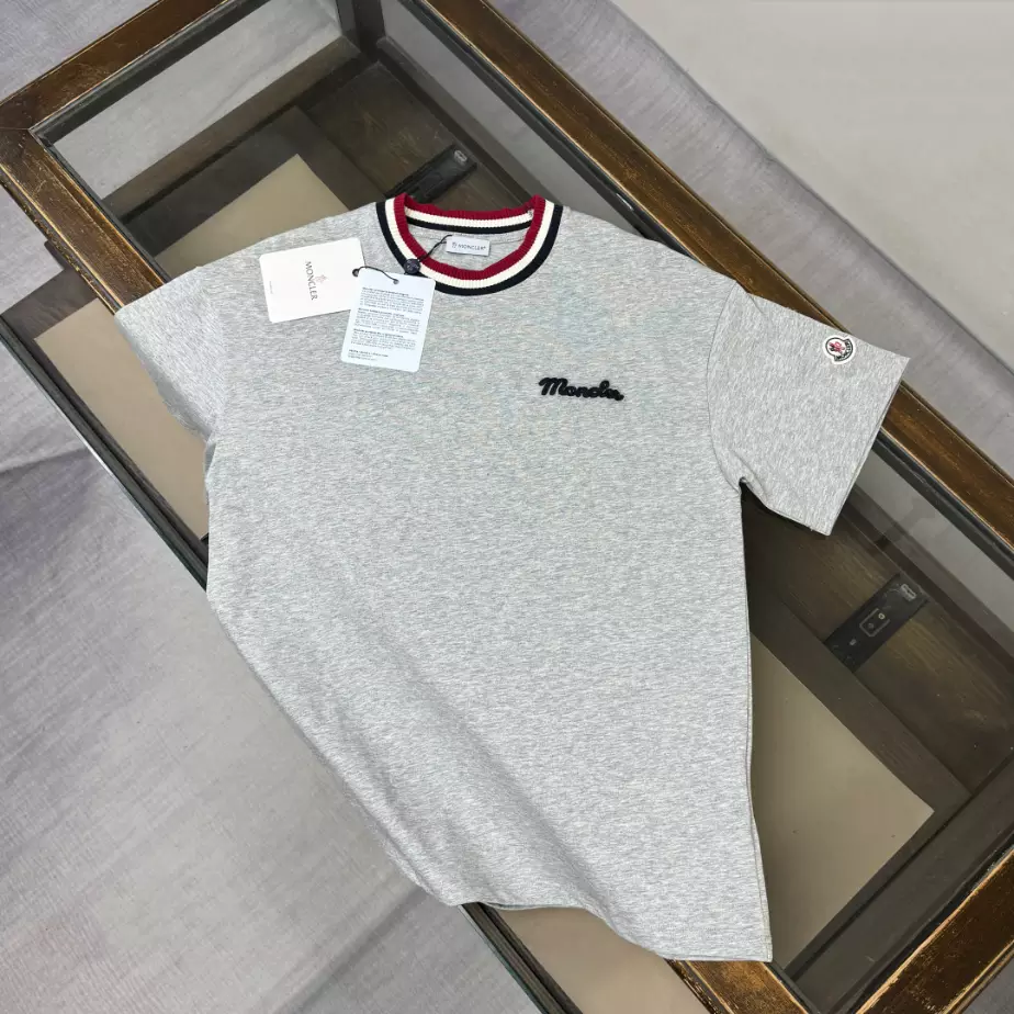 Moncler Logo Cotton T-shirt in Gray