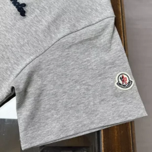 Moncler Logo Cotton T-shirt in Gray