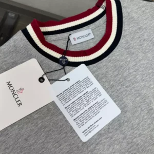 Moncler Logo Cotton T-shirt in Gray