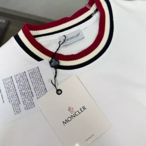Moncler Logo Cotton T-shirt in White - MRT09