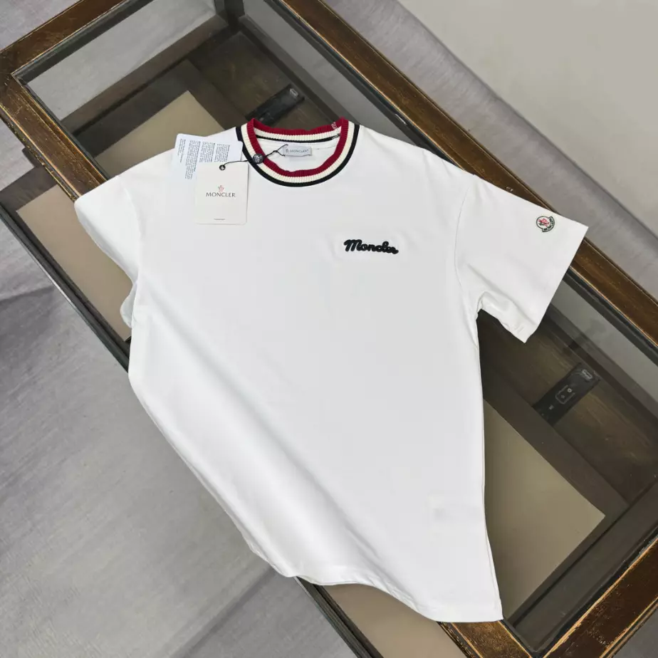 Moncler Logo Cotton T-shirt in White - MRT09
