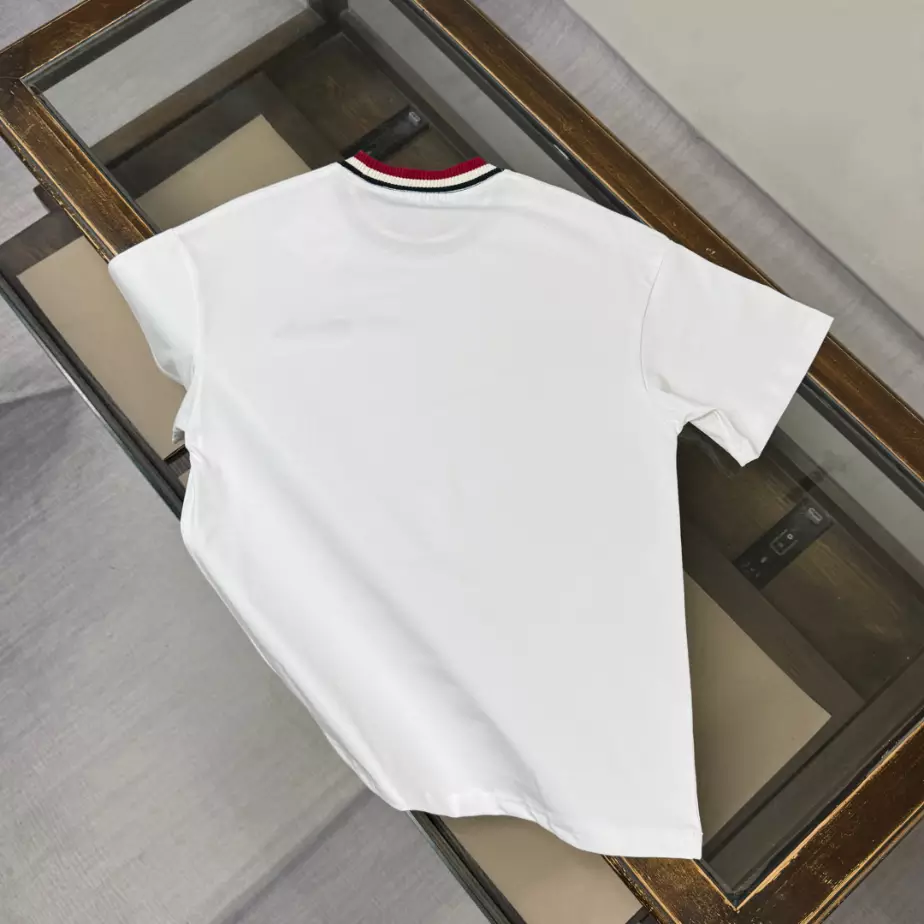 Moncler Logo Cotton T-shirt in White - MRT09