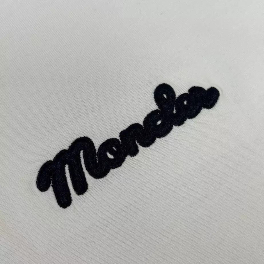 Moncler Logo Cotton T-shirt in White - MRT09