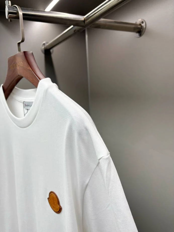 Moncler Logo-Patch T-shirt - MRT11