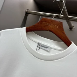 Moncler Logo-Patch T-shirt - MRT11