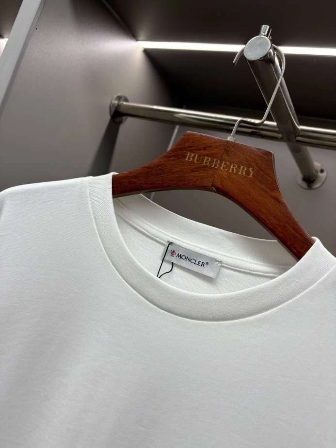 Moncler Logo-Patch T-shirt - MRT11