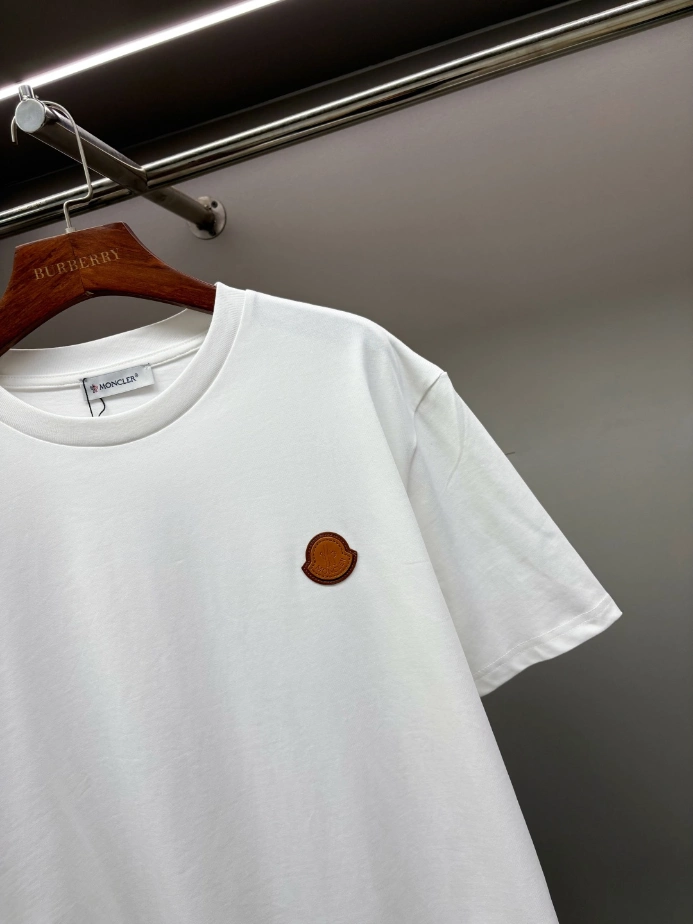 Moncler Logo-Patch T-shirt - MRT11